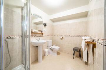 Фото номера Люкс &quot;Элизабет&quot; Отель Karlamuiza Country Hotel г. Карли 6